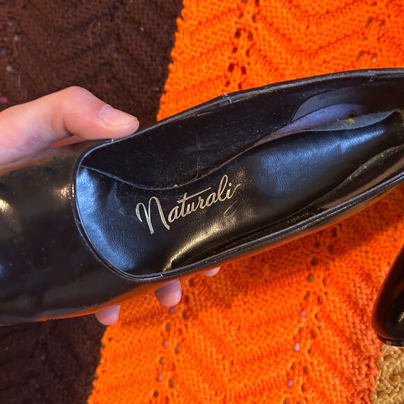 1960s Naturalizer black patent leather pumps with block heel! - Picture 6 of 12